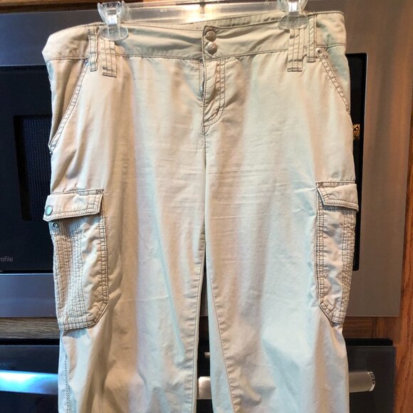 DKNY Active Crop/Capri Cargo Pants Tan 8 - Picture 1 of 6